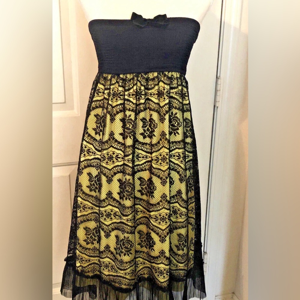 Super Cute Betsy Johnson Strapless Dress